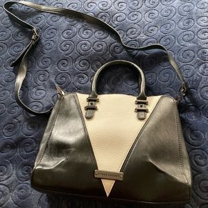 Steve Madden black white purse